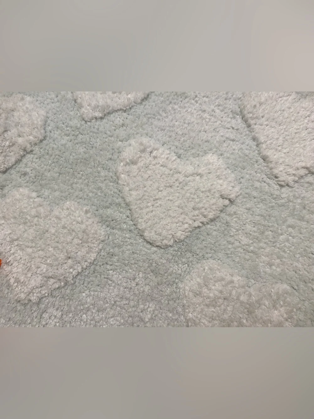 Caro Home ❤️White Heart  Cozy Bath Rug 20x32” Pastel green NWT